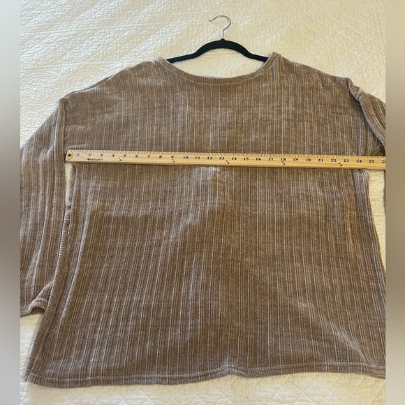 Easel Cream Velour Long Sleeve Top w/ Criss Cross Back. Size Medium. - Picture 7 of 11